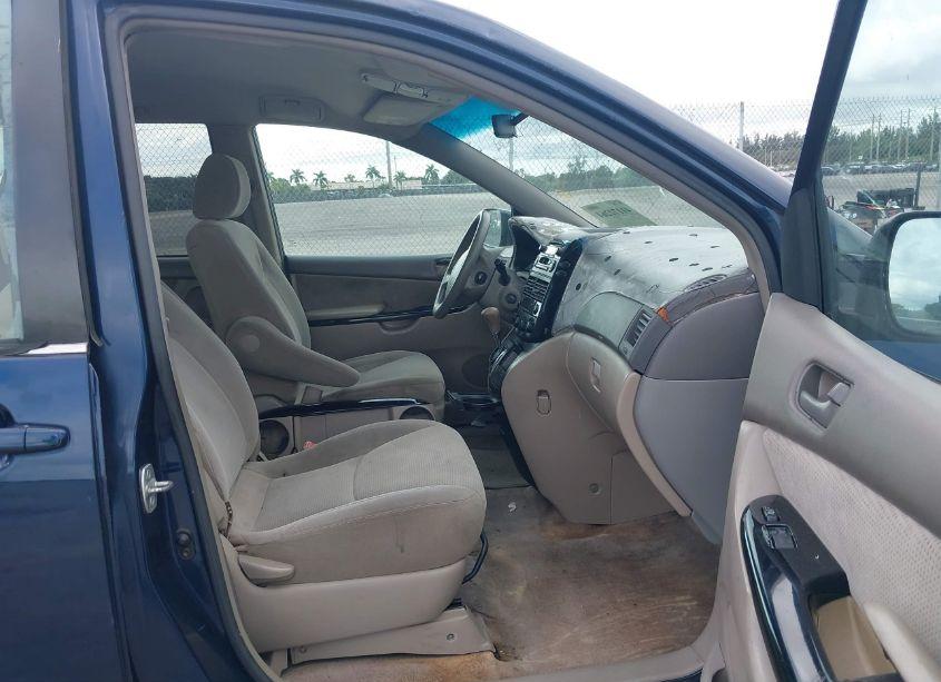 Photo 5 of 2005 Toyota Sienna CE (VIN 5TDZA23C35S369218)