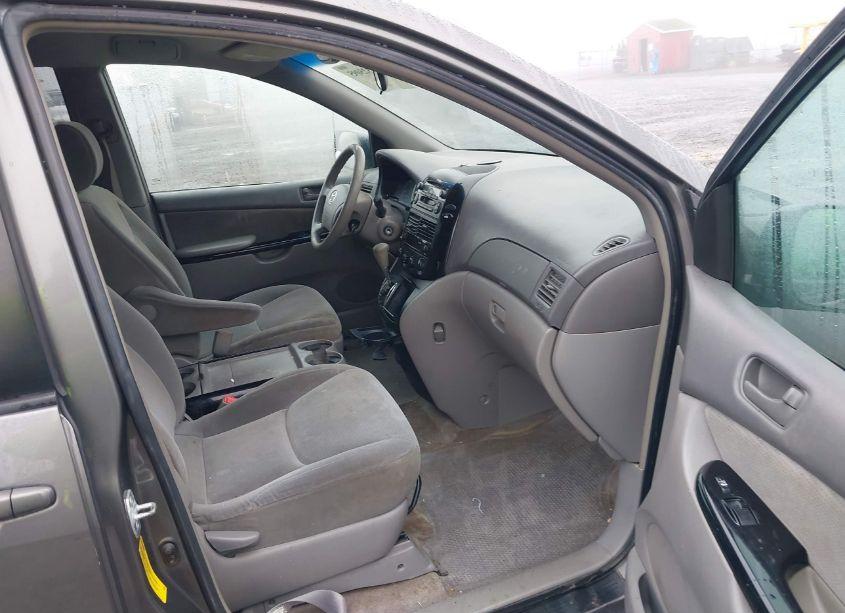 Photo 5 of 2005 Toyota Sienna LE (VIN 5TDZA23C35S376654)