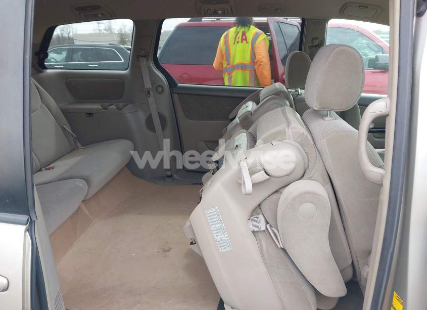 Photo 8 of 2005 Toyota Sienna LE (VIN 5TDZA23C35S382177)