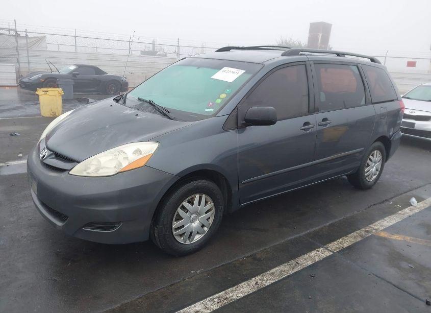 Photo 2 of 2006 Toyota Sienna CE (VIN 5TDZA23C36S401408)