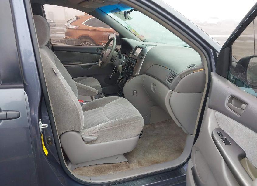 Photo 5 of 2006 Toyota Sienna CE (VIN 5TDZA23C36S401408)