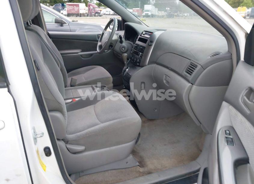 Photo 5 of 2006 Toyota Sienna LE (VIN 5TDZA23C36S430004)
