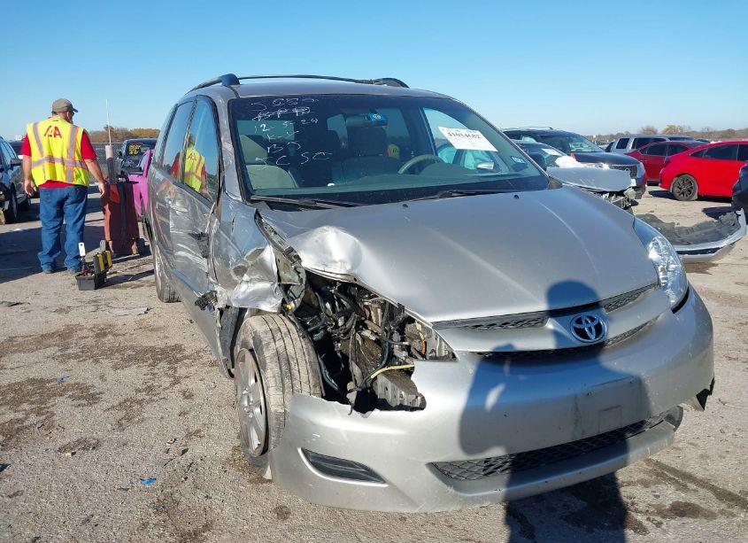 2006 Toyota Sienna LE (VIN 5TDZA23C36S492888) main photo