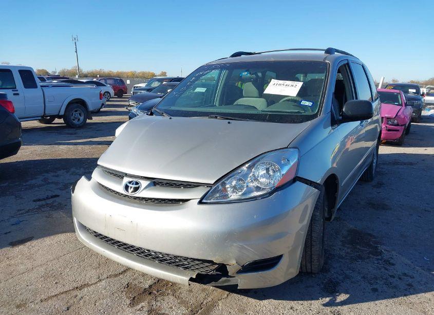 Photo 2 of 2006 Toyota Sienna LE (VIN 5TDZA23C36S492888)