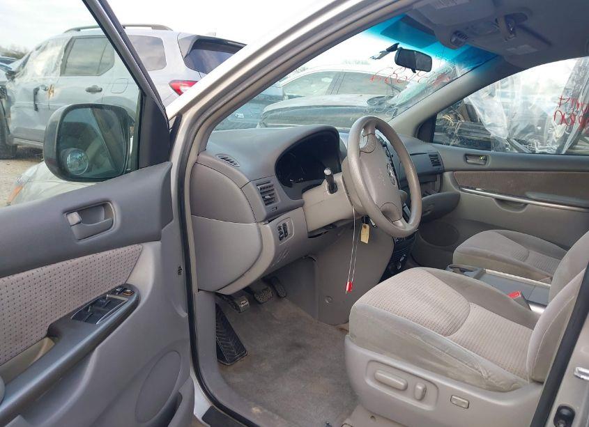 Photo 5 of 2006 Toyota Sienna LE (VIN 5TDZA23C36S492888)