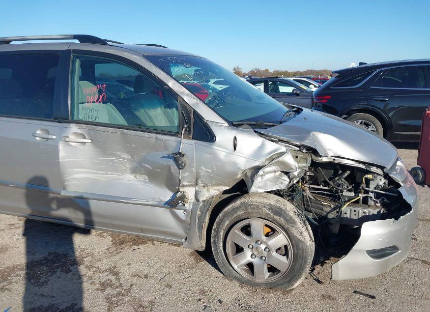 Photo 6 of 2006 Toyota Sienna LE (VIN 5TDZA23C36S492888)