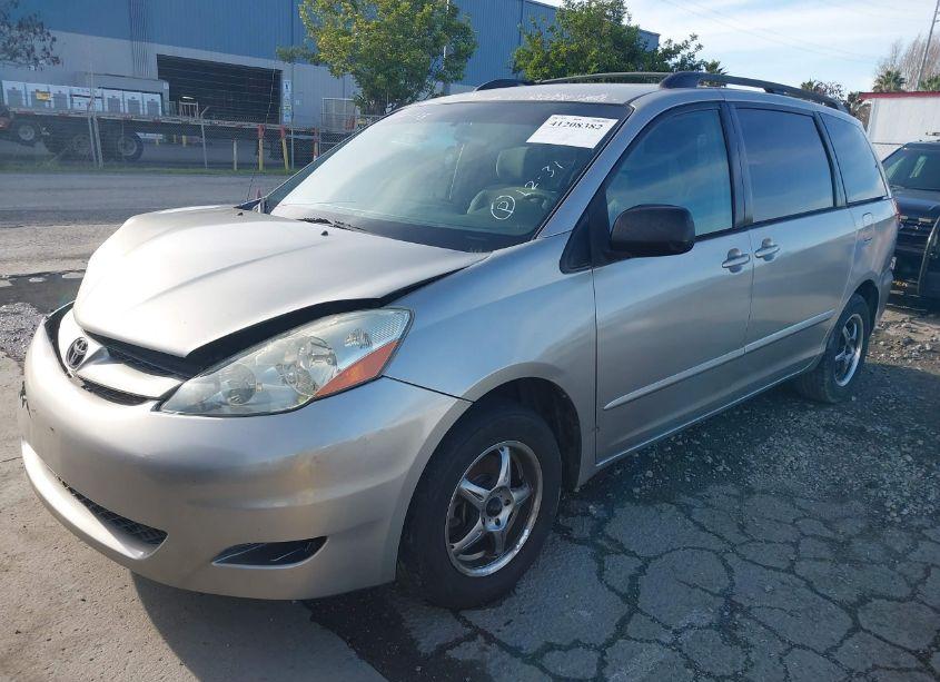 Photo 2 of 2006 Toyota Sienna CE/LE (VIN 5TDZA23C36S502447)