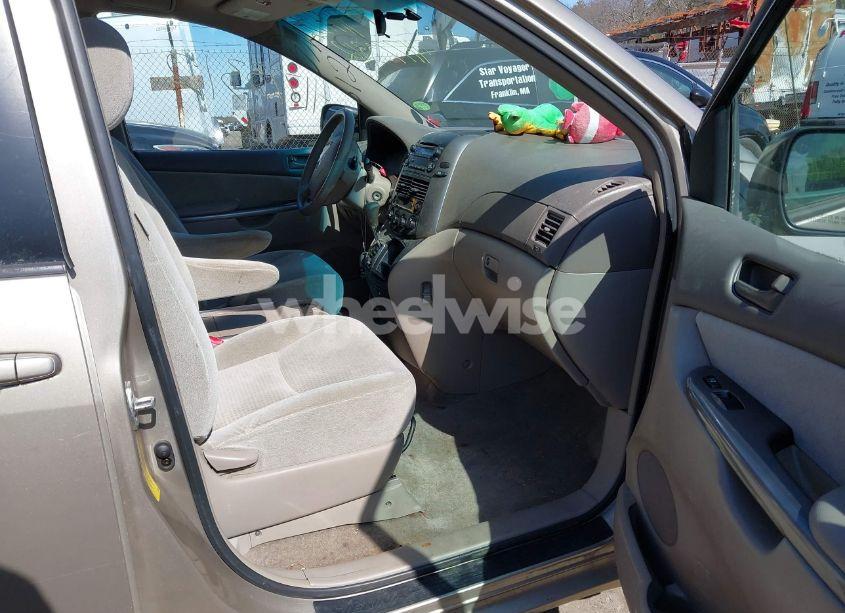 Photo 5 of 2006 Toyota Sienna CE (VIN 5TDZA23C36S525016)