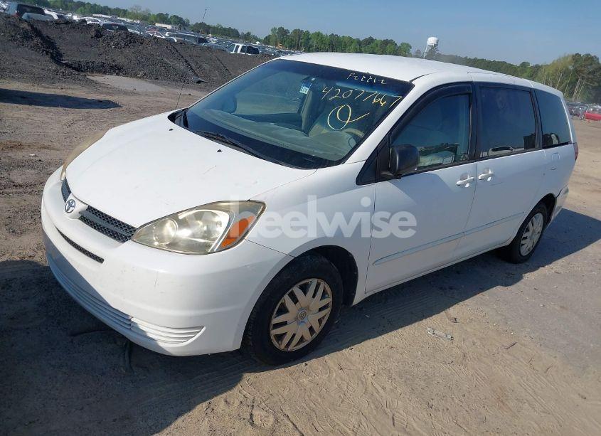 Photo 2 of 2004 Toyota Sienna CE (VIN 5TDZA23C44S007106)