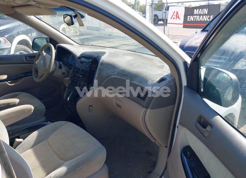 Photo 5 of 2004 Toyota Sienna CE (VIN 5TDZA23C44S007106)