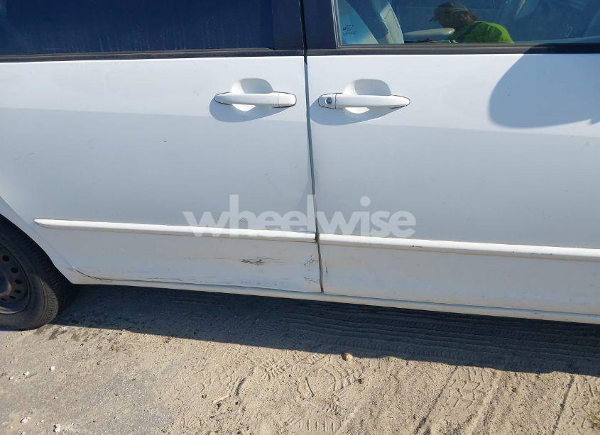 Photo 6 of 2004 Toyota Sienna CE (VIN 5TDZA23C44S007106)