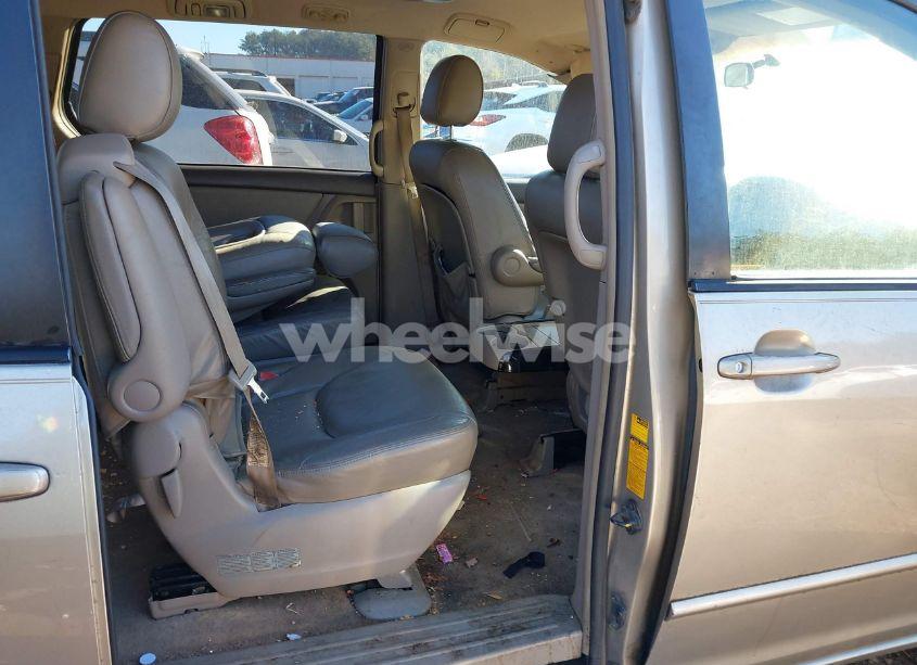 Photo 8 of 2004 Toyota Sienna LE (VIN 5TDZA23C44S086115)