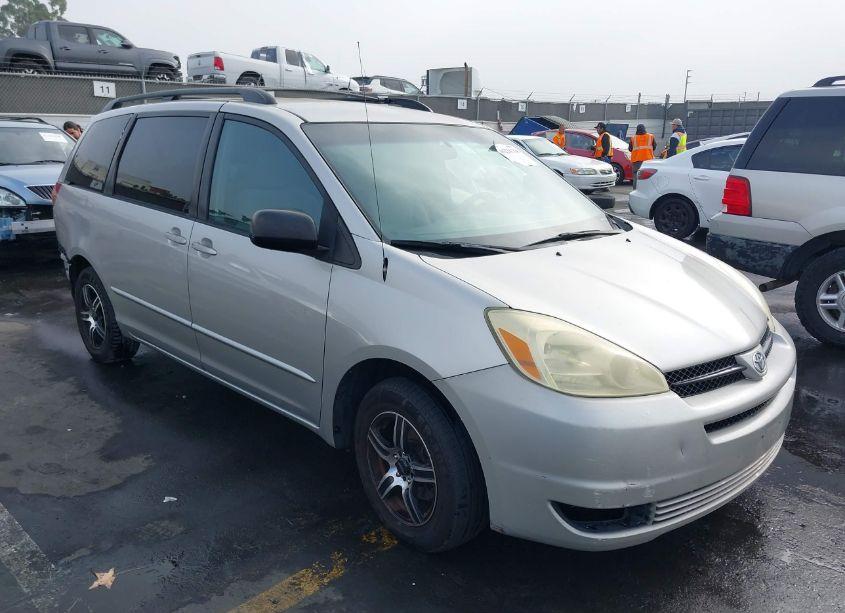 2004 Toyota Sienna LE (VIN 5TDZA23C44S098460) main photo