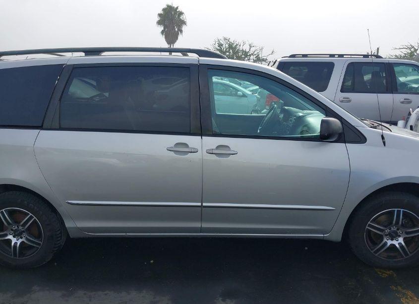 Photo 14 of 2004 Toyota Sienna LE (VIN 5TDZA23C44S098460)