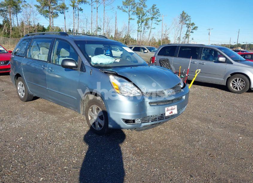 2004 Toyota Sienna CE (VIN 5TDZA23C44S101857) main photo