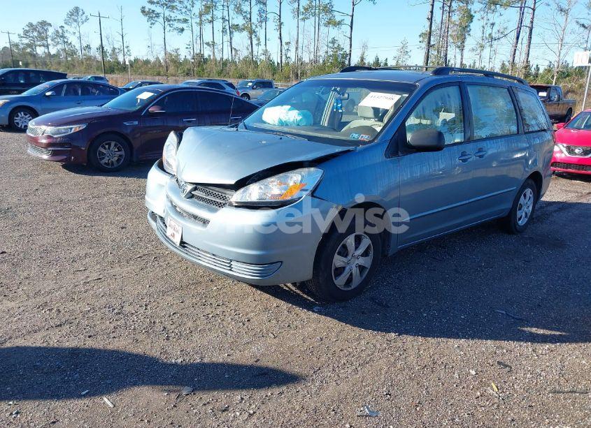 Photo 2 of 2004 Toyota Sienna CE (VIN 5TDZA23C44S101857)