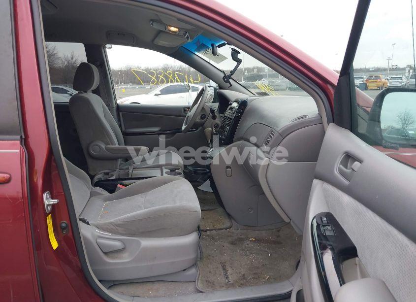 Photo 5 of 2004 Toyota Sienna LE (VIN 5TDZA23C44S129125)