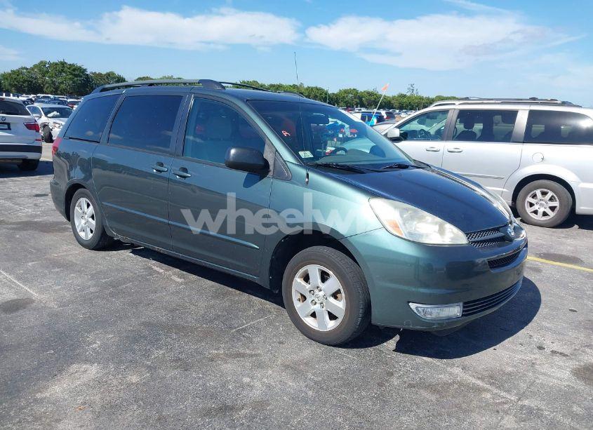 2004 Toyota Sienna LE (VIN 5TDZA23C44S162786) main photo