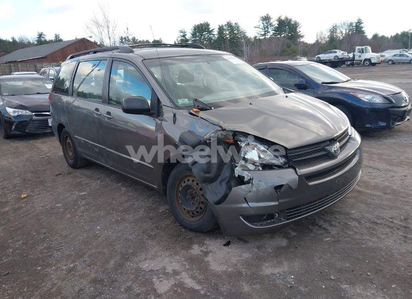 2004 Toyota Sienna CE (VIN 5TDZA23C44S169527) main photo