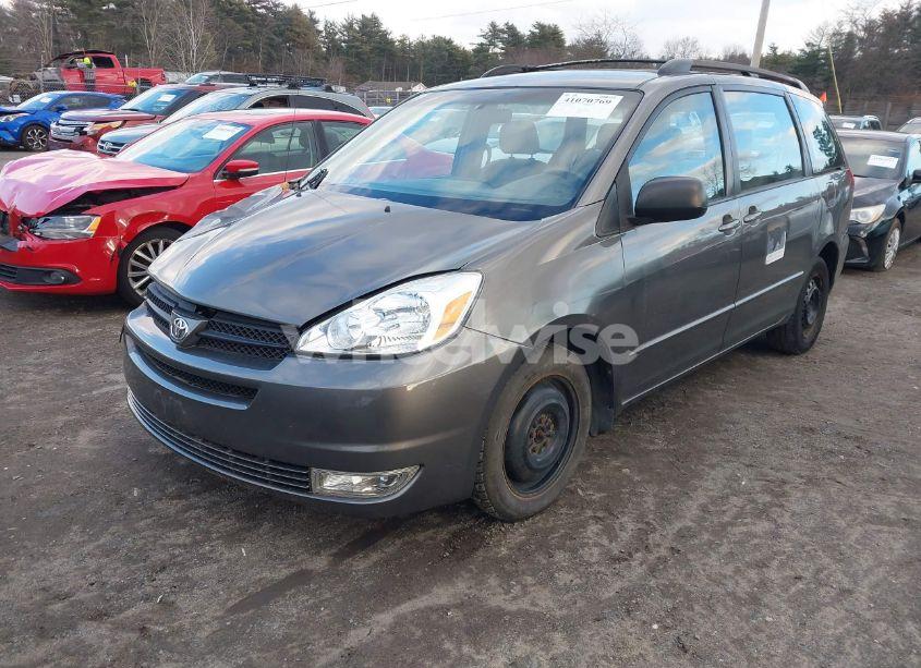 Photo 2 of 2004 Toyota Sienna CE (VIN 5TDZA23C44S169527)