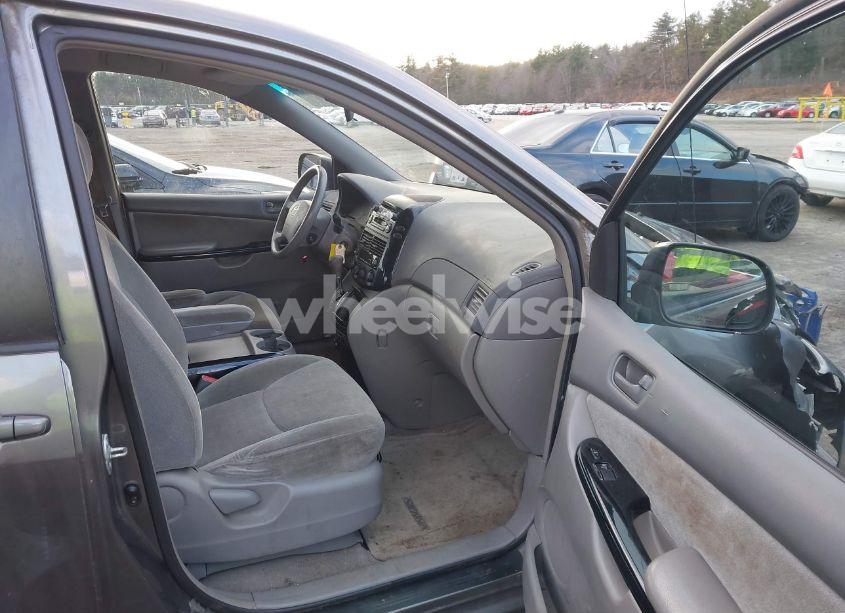 Photo 5 of 2004 Toyota Sienna CE (VIN 5TDZA23C44S169527)