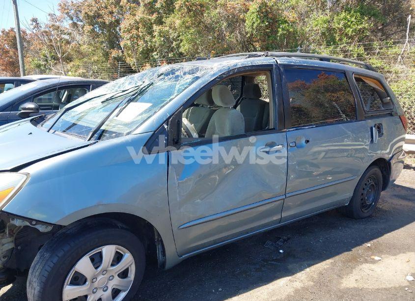 Photo 12 of 2004 Toyota Sienna CE (VIN 5TDZA23C44S182214)