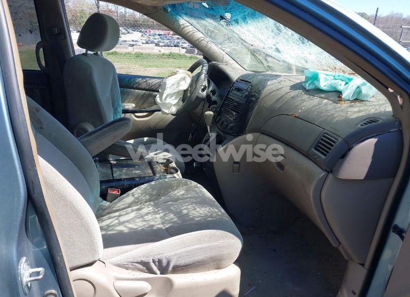 Photo 5 of 2004 Toyota Sienna CE (VIN 5TDZA23C44S182214)