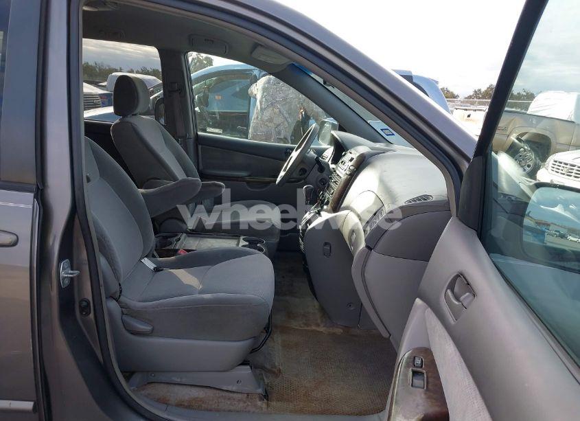 Photo 5 of 2005 Toyota Sienna LE (VIN 5TDZA23C45S263294)