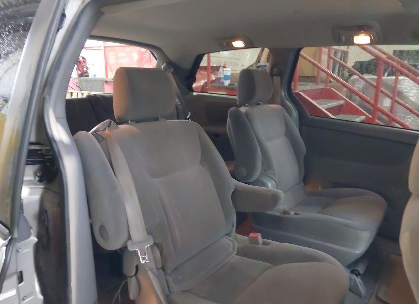 Photo 8 of 2005 Toyota Sienna LE (VIN 5TDZA23C45S297591)