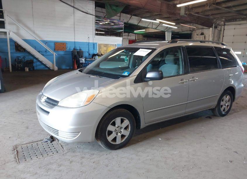 Photo 2 of 2005 Toyota Sienna LE (VIN 5TDZA23C45S327611)