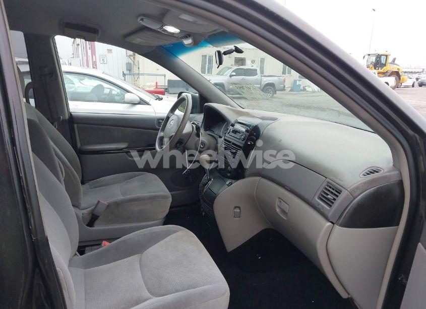 Photo 5 of 2005 Toyota Sienna LE (VIN 5TDZA23C45S342738)