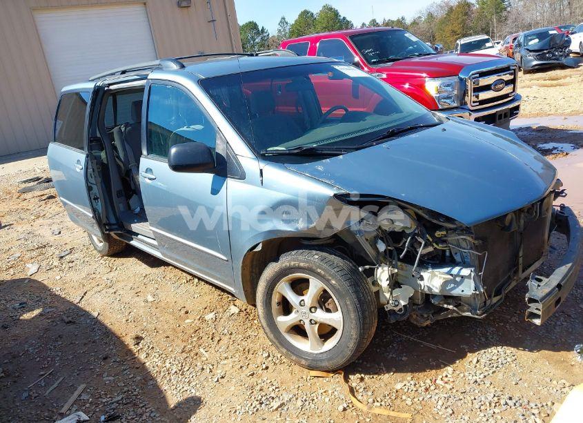 2005 Toyota Sienna LE (VIN 5TDZA23C45S359555) main photo