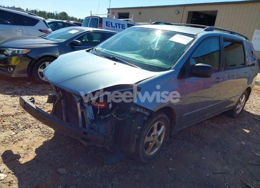 Photo 2 of 2005 Toyota Sienna LE (VIN 5TDZA23C45S359555)