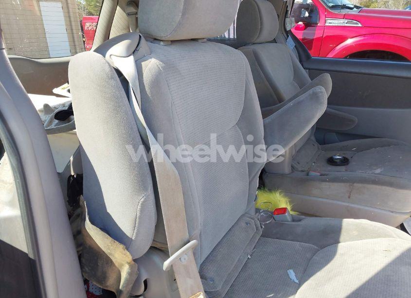 Photo 8 of 2005 Toyota Sienna LE (VIN 5TDZA23C45S359555)