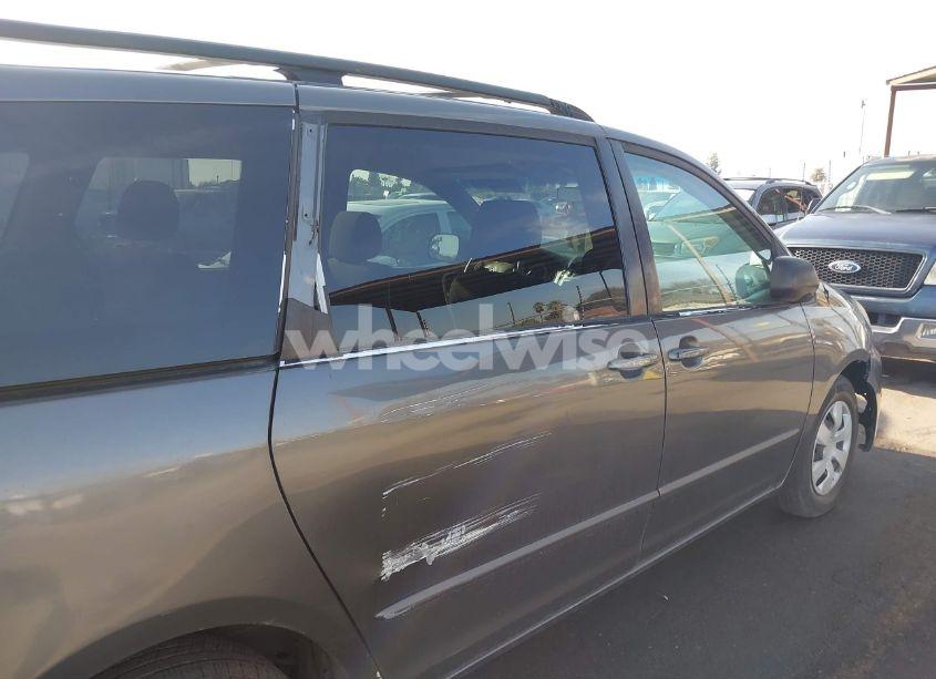 Photo 6 of 2005 Toyota Sienna LE (VIN 5TDZA23C45S360141)
