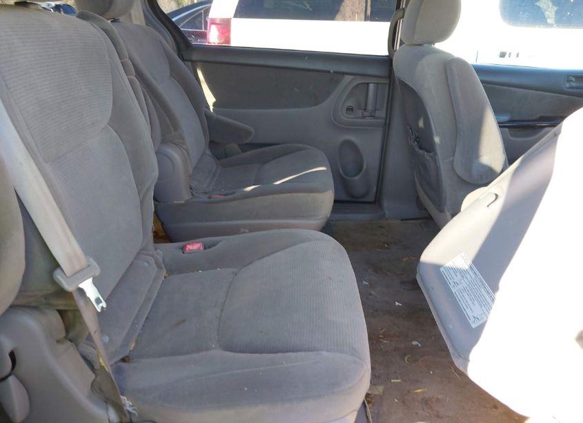 Photo 8 of 2005 Toyota Sienna LE (VIN 5TDZA23C45S362617)