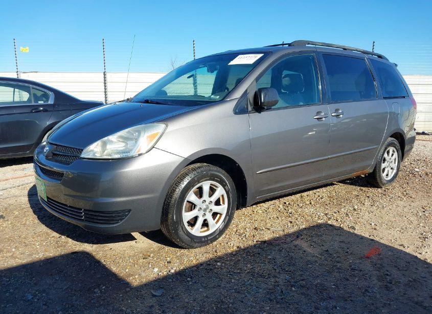 Photo 2 of 2005 Toyota Sienna LE (VIN 5TDZA23C45S369485)