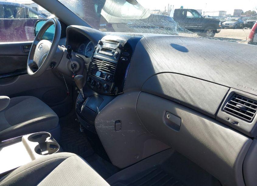 Photo 5 of 2005 Toyota Sienna LE (VIN 5TDZA23C45S369485)