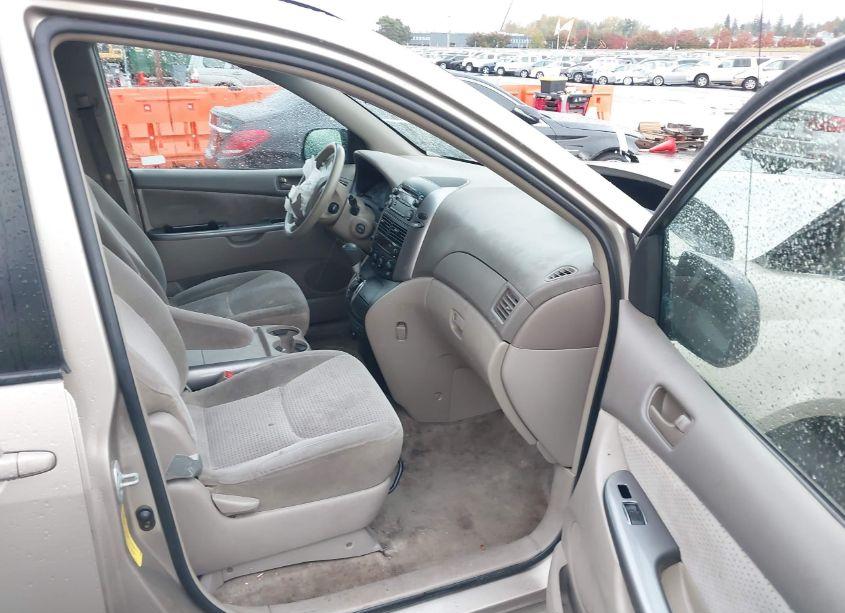 Photo 5 of 2006 Toyota Sienna LE (VIN 5TDZA23C46S433462)