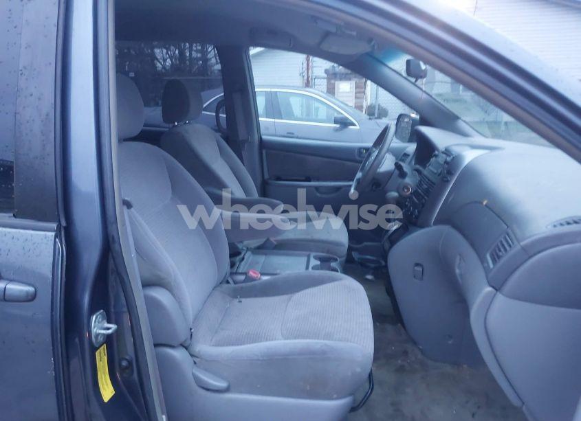 Photo 5 of 2006 Toyota Sienna LE (VIN 5TDZA23C46S504417)