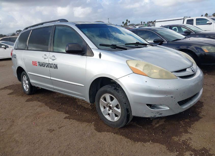 2006 Toyota Sienna LE (VIN 5TDZA23C46S530113) main photo