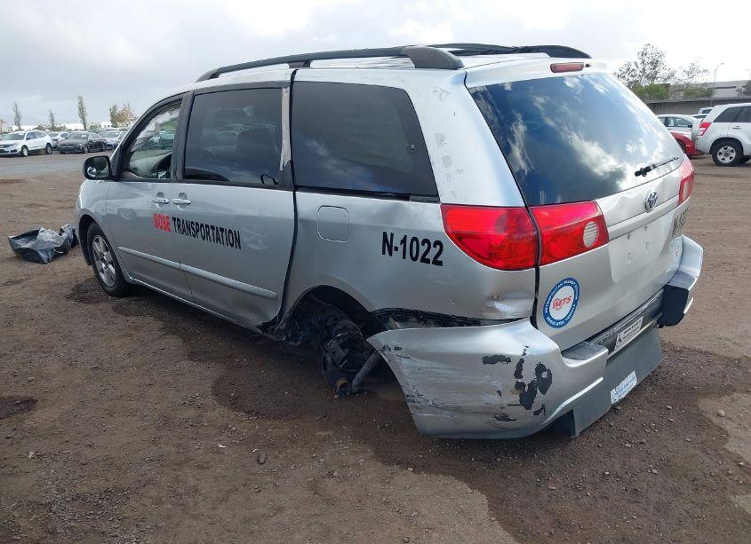 Photo 3 of 2006 Toyota Sienna LE (VIN 5TDZA23C46S530113)
