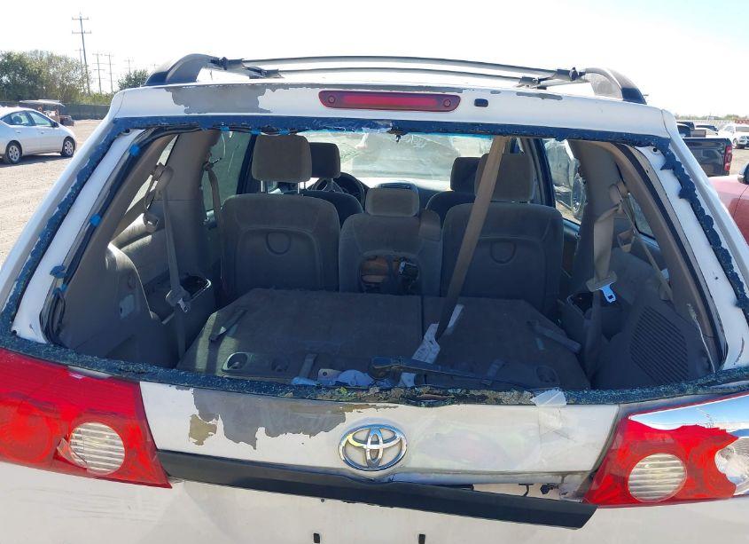 Photo 8 of 2006 Toyota Sienna CE (VIN 5TDZA23C46S535697)