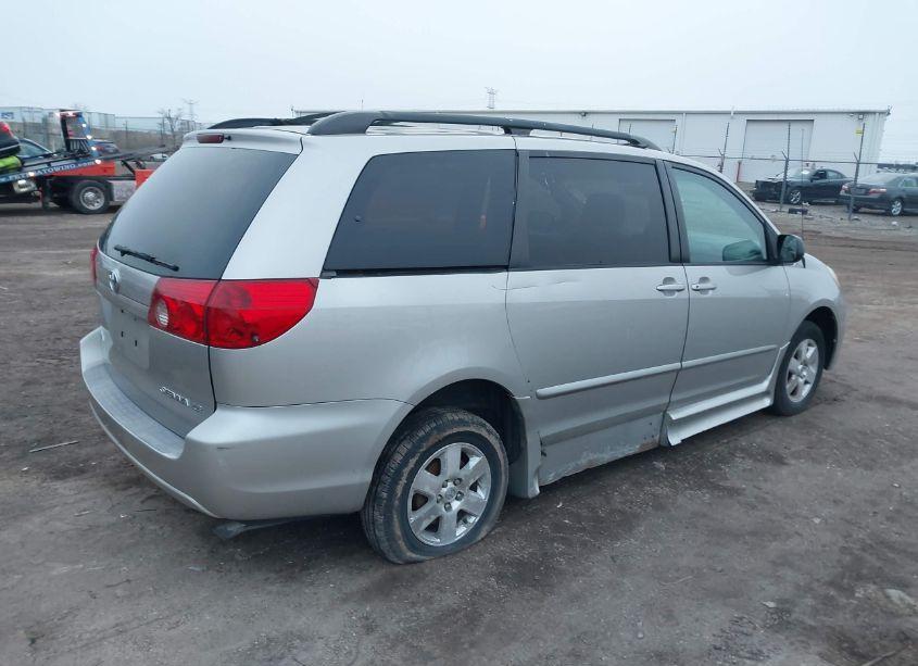 Photo 4 of 2006 Toyota Sienna LE (VIN 5TDZA23C46S565766)