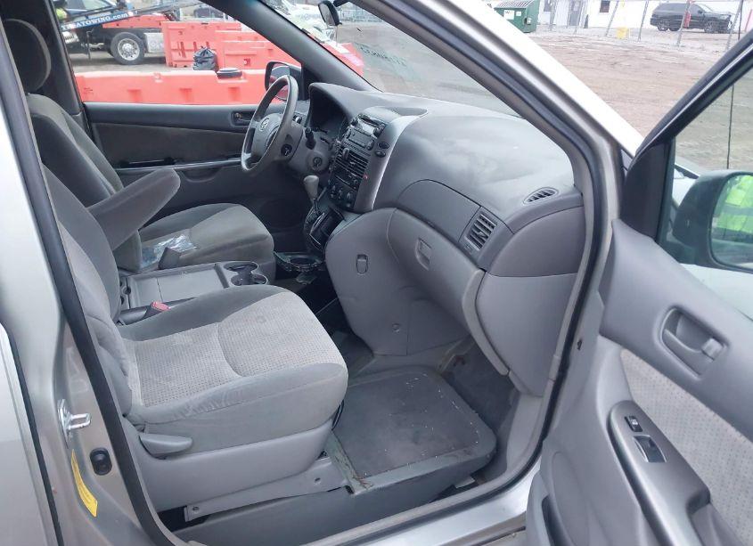 Photo 5 of 2006 Toyota Sienna LE (VIN 5TDZA23C46S565766)
