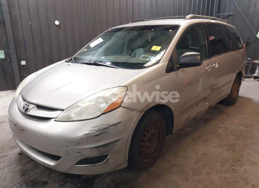 Photo 2 of 2006 Toyota Sienna LE (VIN 5TDZA23C46S570269)