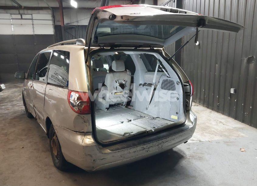 Photo 3 of 2006 Toyota Sienna LE (VIN 5TDZA23C46S570269)