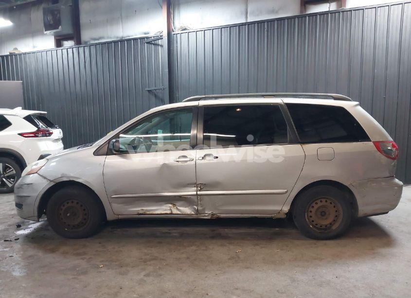 Photo 6 of 2006 Toyota Sienna LE (VIN 5TDZA23C46S570269)