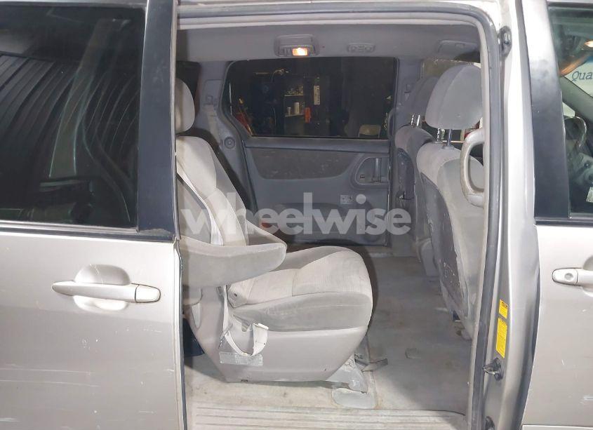 Photo 8 of 2006 Toyota Sienna LE (VIN 5TDZA23C46S570269)