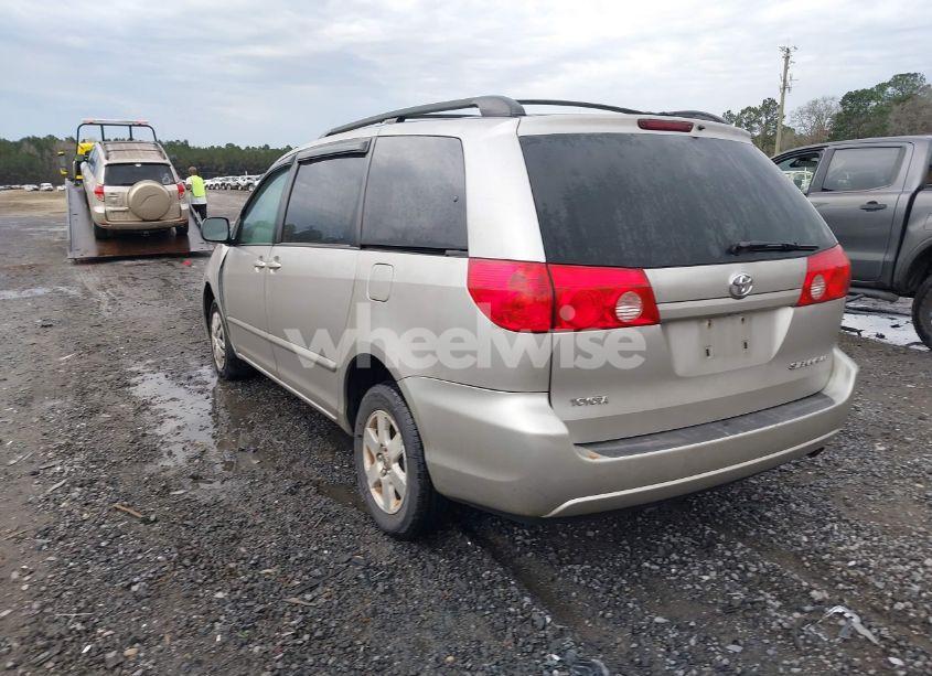 Photo 3 of 2006 Toyota Sienna LE (VIN 5TDZA23C46S570756)